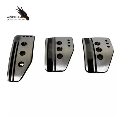 Nehmen Sie kundenspezifisches billiges gute Qualitäts-Aluminiumlegierungs-gleitsicheres Pedal-Auflagen-Gaspedal-Fuß-Pedal für Universalauto an